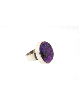 Anillo de plata con piedra morada