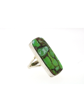 Anillo de plata con piedra verde