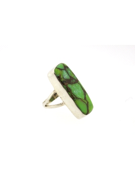 Anillo de plata con piedra verde