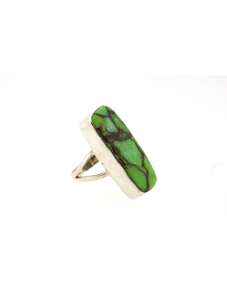 Anillo de plata con piedra verde