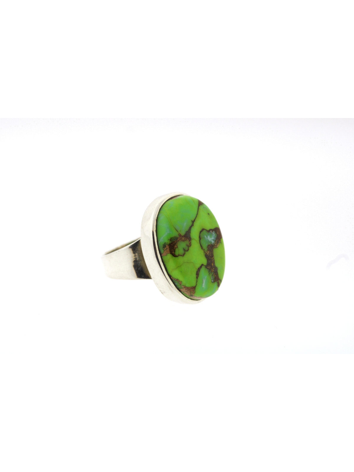 Anillo de plata con piedra verde