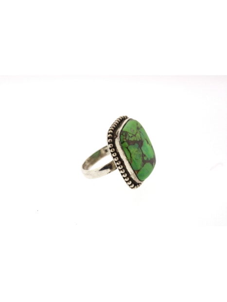 Anillo de plata con piedra verde