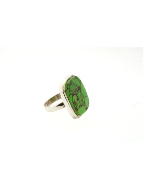 Anillo de plata con piedra verde