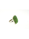 Anillo de plata con piedra verde