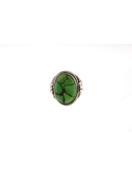 Anillo de plata con piedra verde