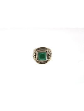 Anillo de plata con piedra verde
